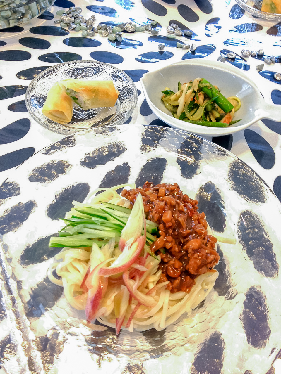 夏バテ予防によい食材と簡単レシピのお昼ご飯編の紹介「ジャージャー麺風」